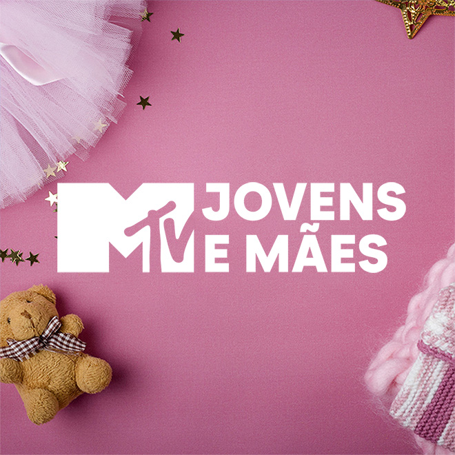 Dizem que ser mãe é padecer no paraíso. No caso delas, o paraíso pode ser um pouco mais árido! Acompanhe o famoso reality show da MTV que mostra o dia a dia de jovens que se viram para conciliar a juventude com a maternidade. MTV Jovens e Mães - Pluto TV
