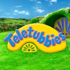 Os familiares e amados Teletubbies da série original retornam com seu mundo cheio de amor e risadas enquanto exploram Home Dome e a paisagem mágica de Teletubbyland através da brincadeira.