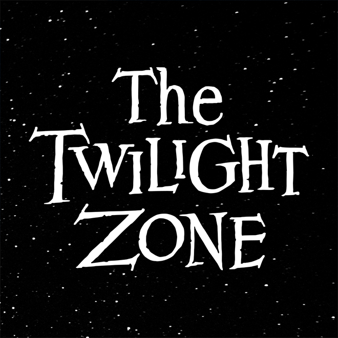 The Twilight Zone blev forbilledet for tv-antologier. De lignelser, der normalt findes i fantasy-verdenen, udforskede menneskehedens håb, fortvivlelse og fordomme på måder, som konventionelt drama ikke kan. The Twillight Zone vises uden undertekster.