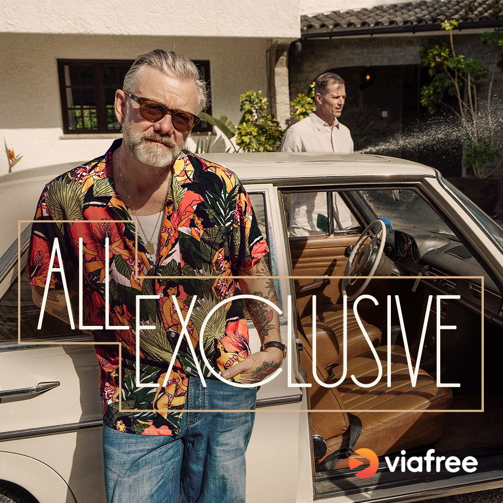 I dette interview-eksperiment er fokus på mødet mellem Casper Christensen og hans håndplukkede gæster – hvor seerne får helt ny indsigt i både Caspers samt gæsternes liv og personligheder.