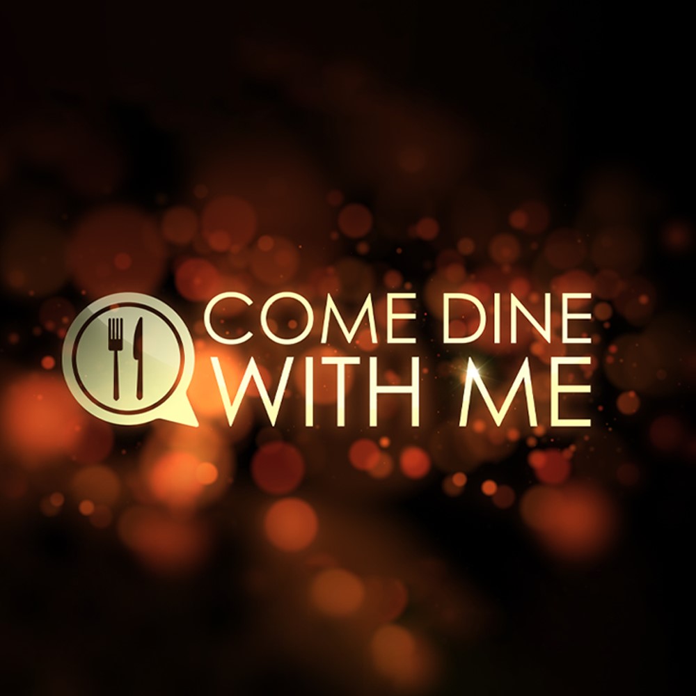 För att fira alla hjärtans dag fokuserar Come Dine With Me på par som älskar att laga mat! Par turas om att laga den perfekta middagen till de andra deltagarna i hopp om att vinna ett kontantpris och bli krönta till de ultimata middagsvärdarna.