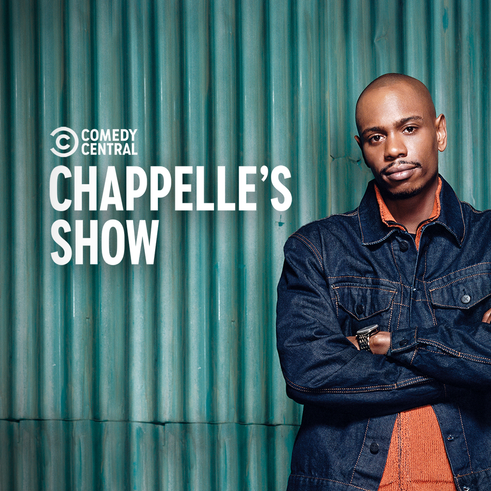 Dave Chappelles unika synvinkel släpps lös i en kombination av avslappnad stand-up och street-smarta sketcher. Denna ikoniska serie bröt ner barriärer samtidigt som den levererade humor på en helt egen nivå.