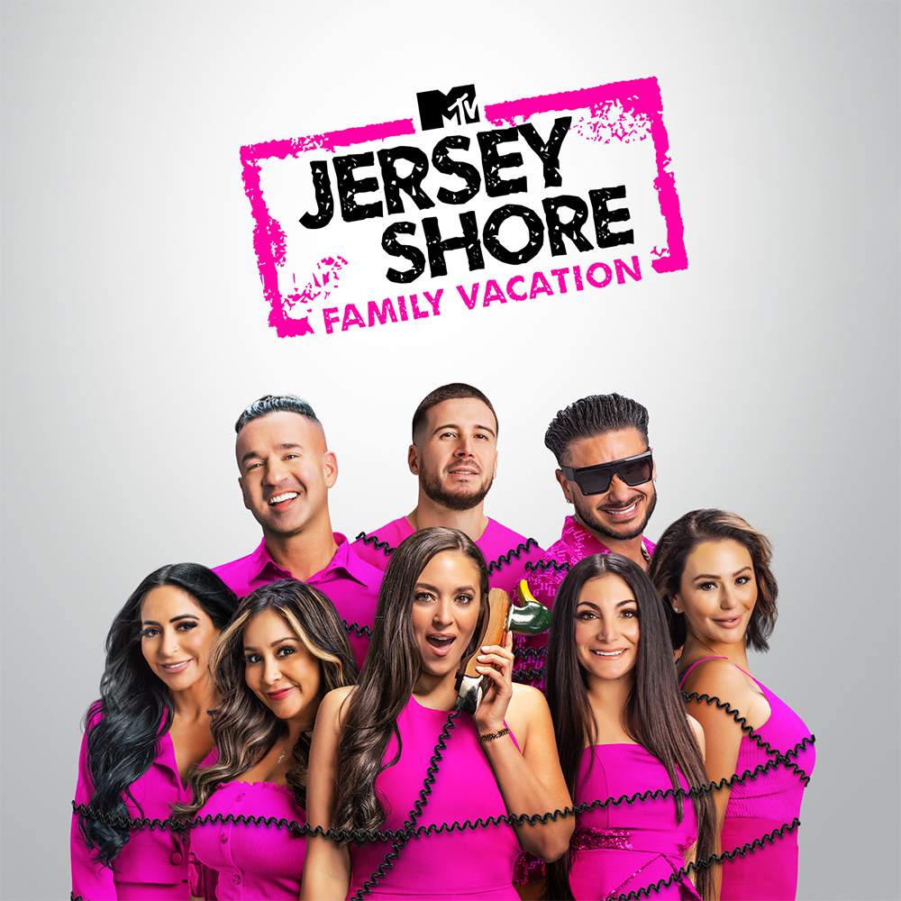 Se de nyaste avsnitten av Jersey Shore Family Vacation här! Följ Snooki, Mike "The Situation", Sammi och resten av Jersey Shore-familjen, när de antar nya äventyr och bjuder in till familjemiddagar som på den gamla goda tiden.