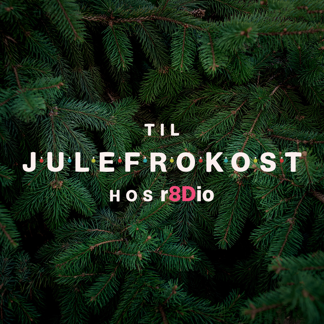 r8Dio inviterer til julefrokost i radiostationens egne lokaler i byen Skuldborg, hvor Allan Sindberg, Klavs Bundgaard, Kirsten Birgit Schiøtz Kretz Hørsholm og Rasmus Bruun disker op med underholdning ved det veldækkede bord. Nyt afsnit hver fredag.