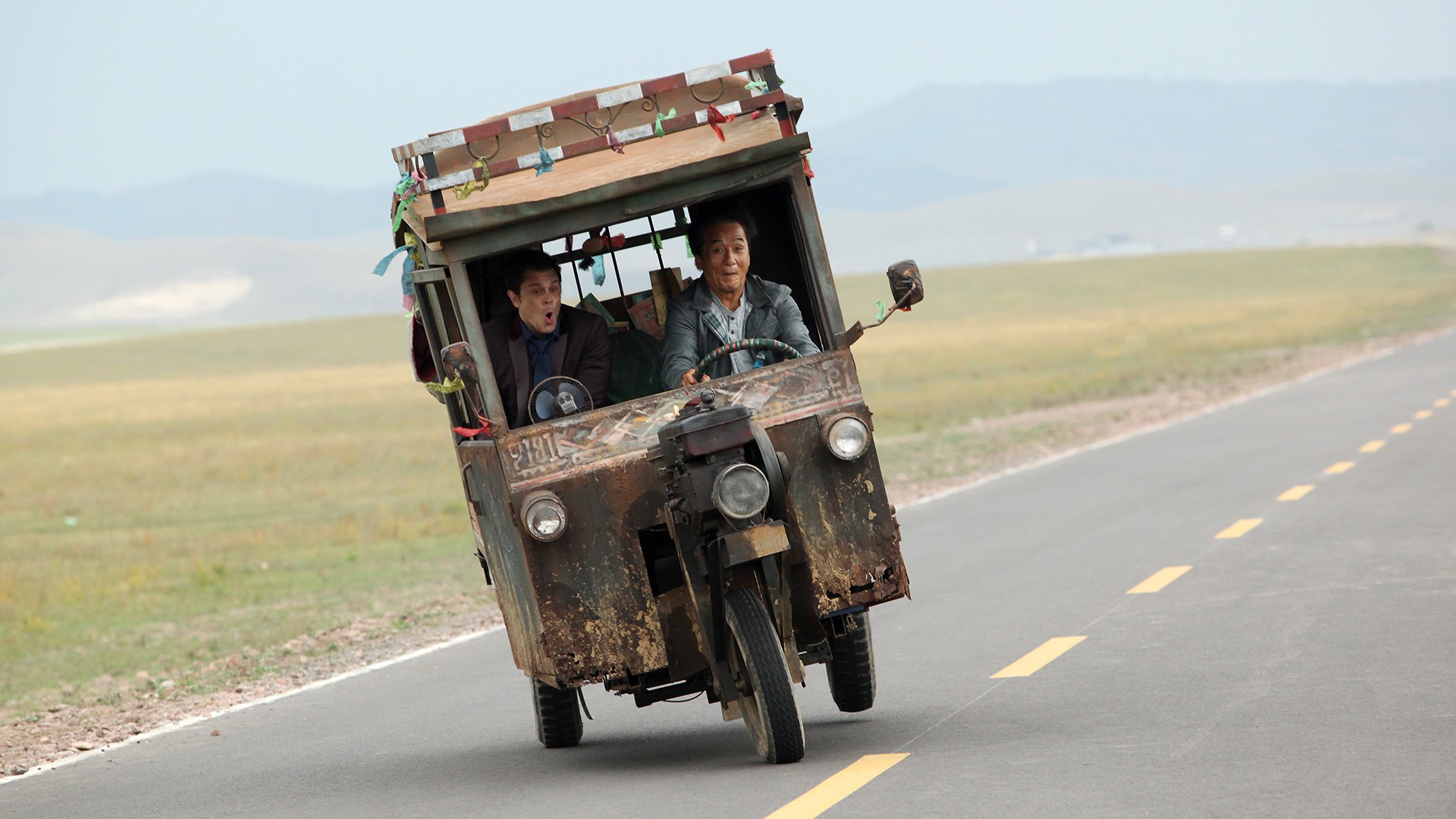 Watch: Hollywood's latest buddy cop flick pairs Jackie Chan with Johnny  Knoxville