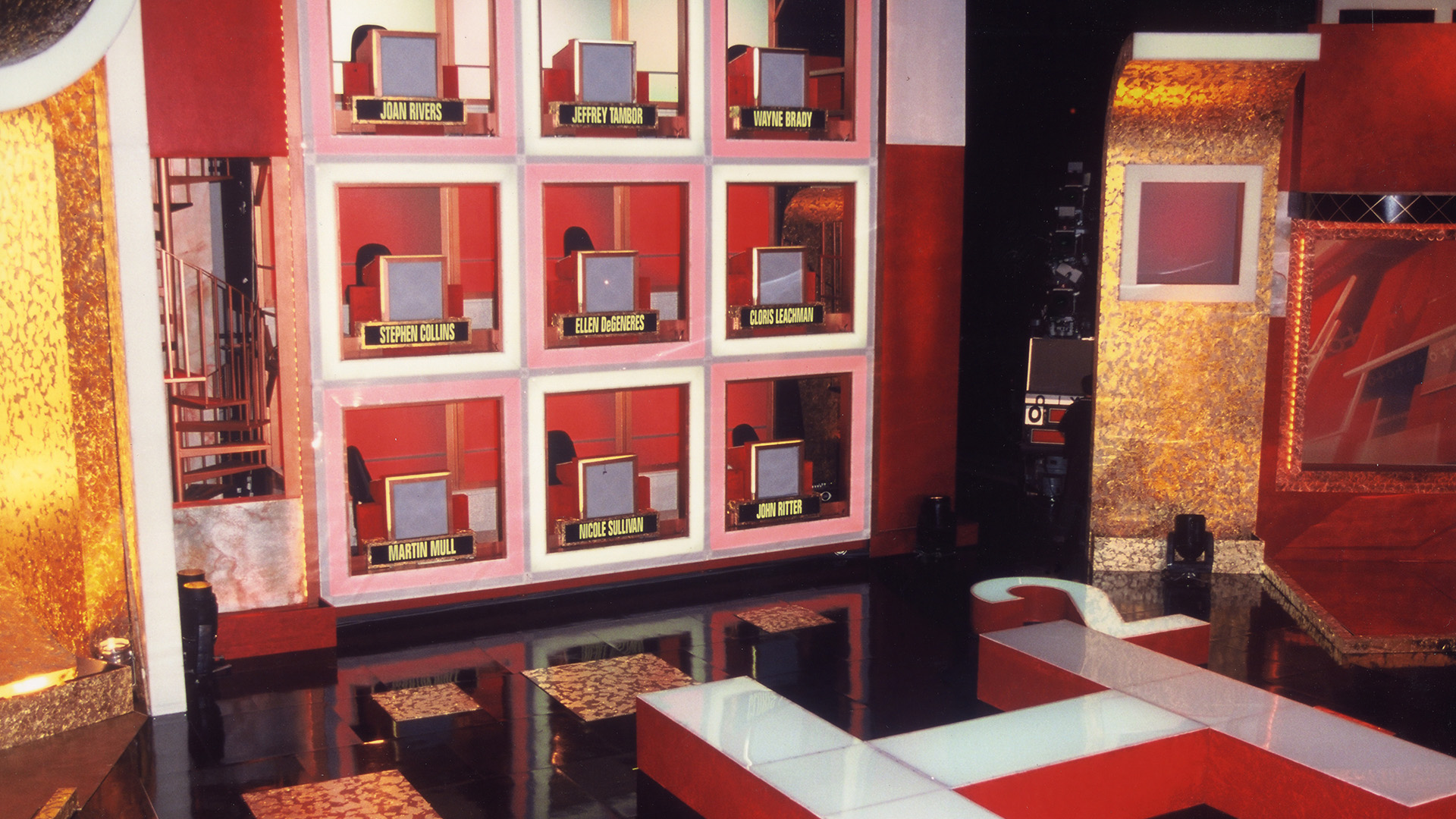 Watch Hollywood Squares on demand for free! - Pluto TV